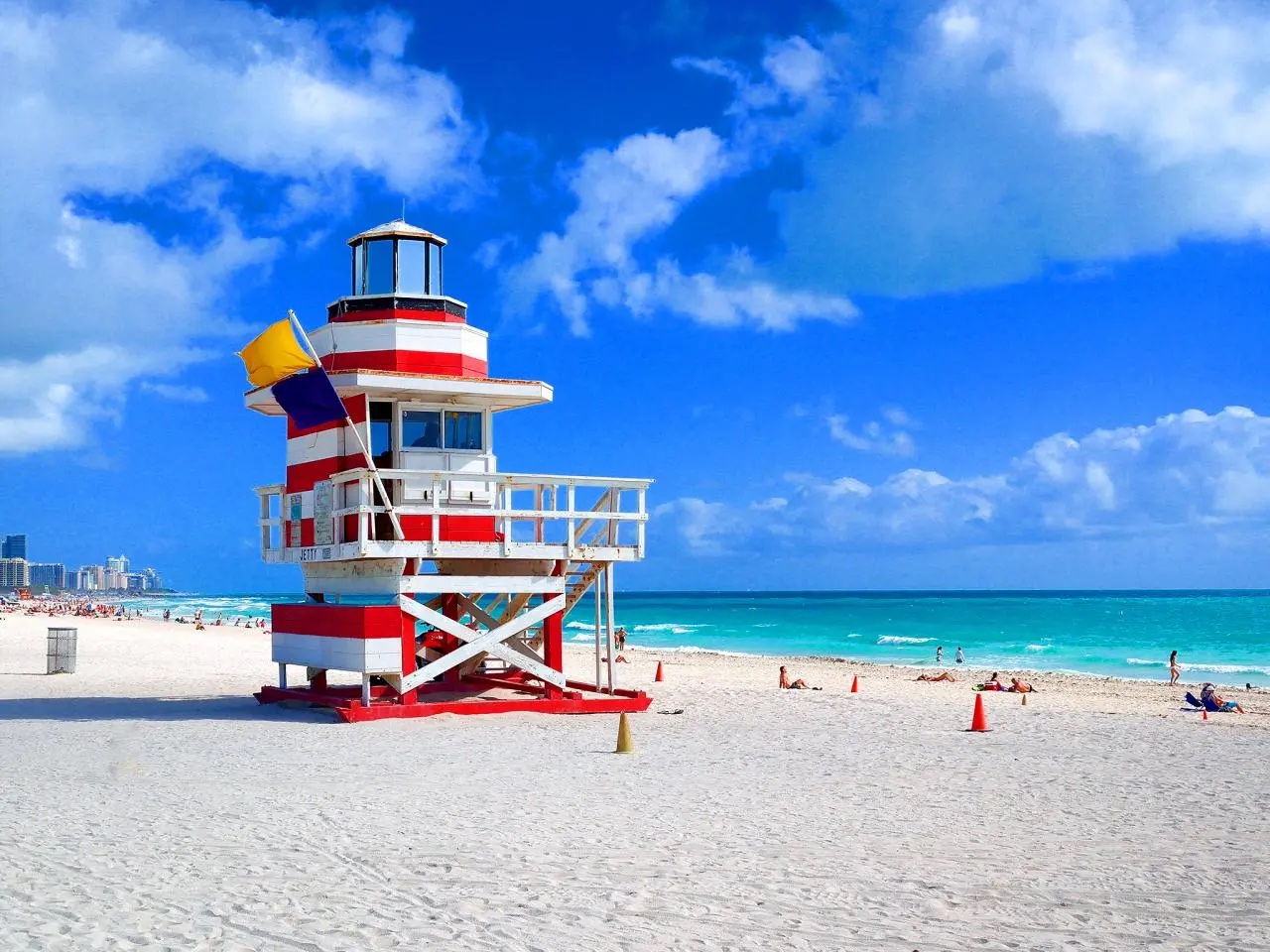 lifeguard stand at miami beach