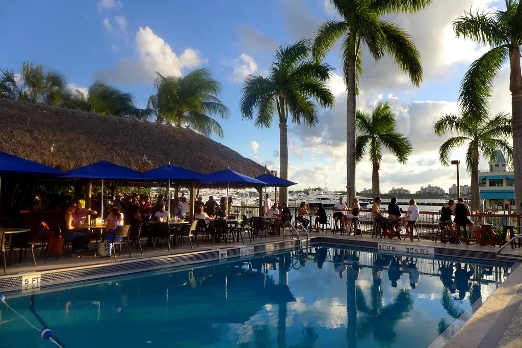 Monty's South Beach pool-side bar