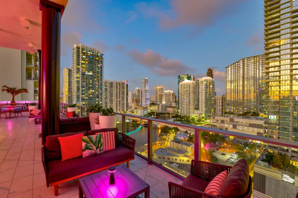 Elivar Rooftop Bar at night with Miami Skyline in backgorund